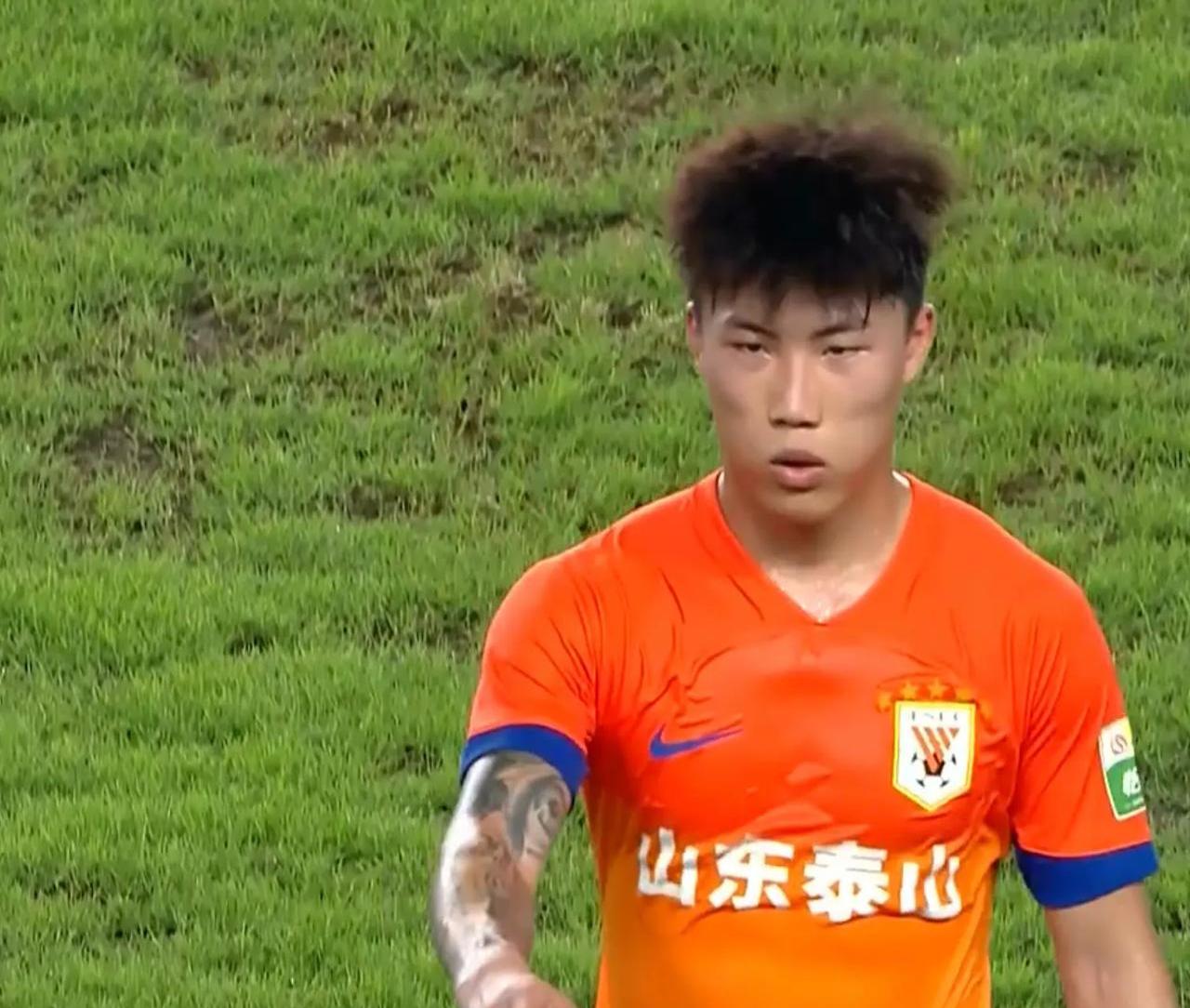 哈兰德迎来十二赛季出色发挥，尤文图斯观众热烈欢呼！-